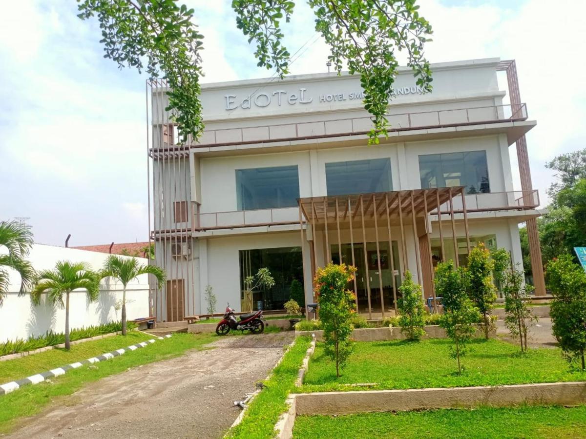 Oyo 90102 Edotel Hotel By Dbest Hospitality باندونج المظهر الخارجي الصورة
