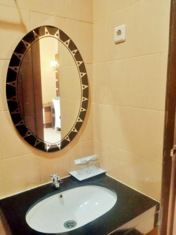 Oyo 90102 Edotel Hotel By Dbest Hospitality باندونج المظهر الخارجي الصورة